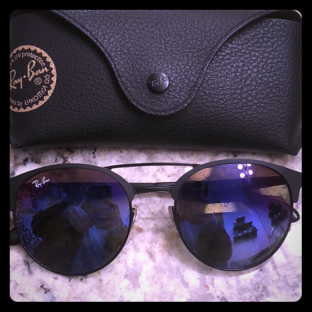 Like new Ray Bans